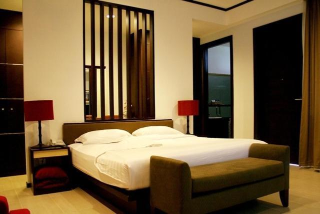 Rumah Nenek Hotel And Restaurant Padang  Quarto foto