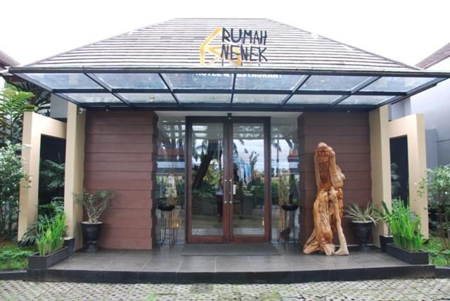 Rumah Nenek Hotel And Restaurant Padang  Exterior foto
