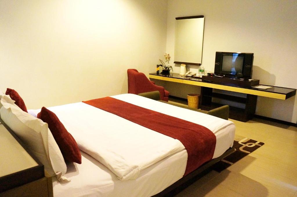 Rumah Nenek Hotel And Restaurant Padang  Quarto foto