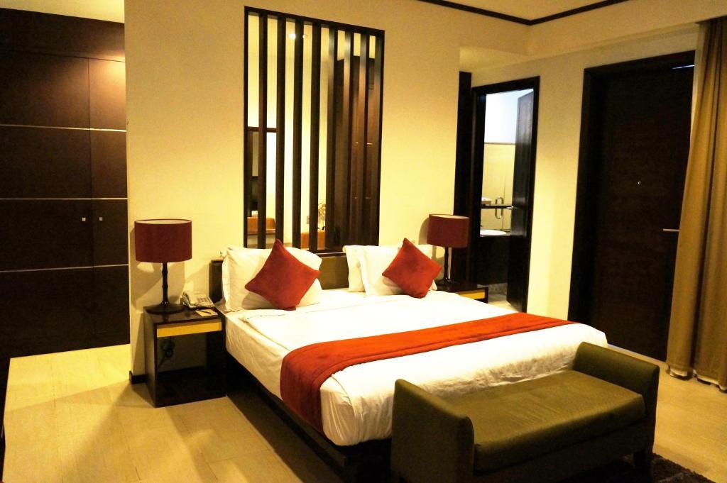 Rumah Nenek Hotel And Restaurant Padang  Quarto foto